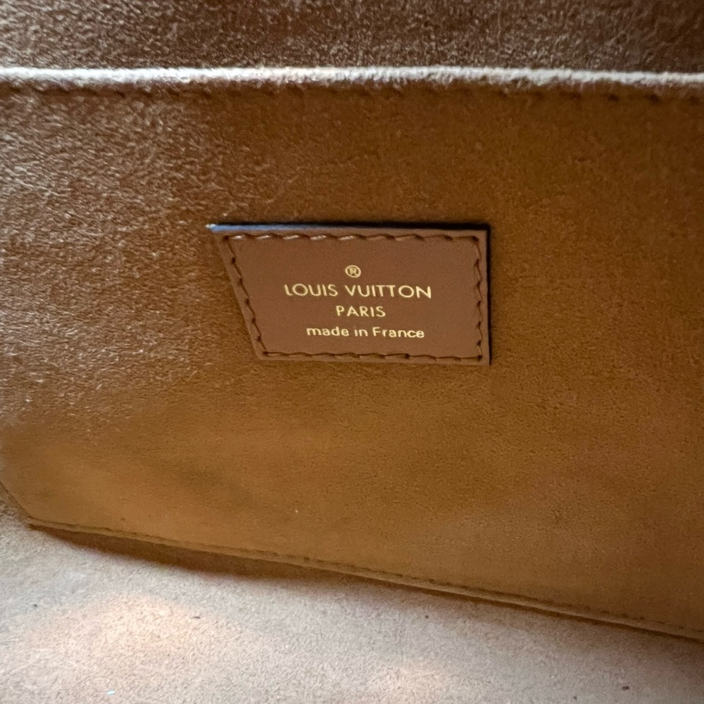 Louis Vuitton Jacquard 1854 Onthego MM in Creme - Picture 11 of 12